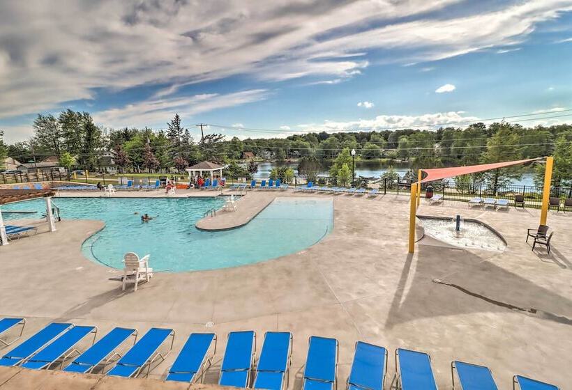 Community Perks: Family Poconos Home W/ Deck!
