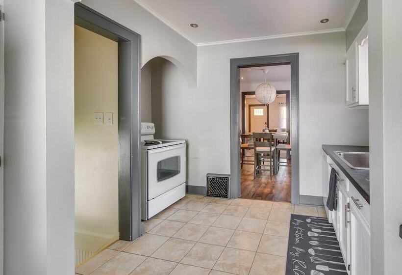 Charming Springfield Home: 2 Mi To Downtown