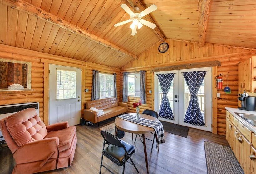 Cozy Farm Cabin   9 Mi To Trout Creek!