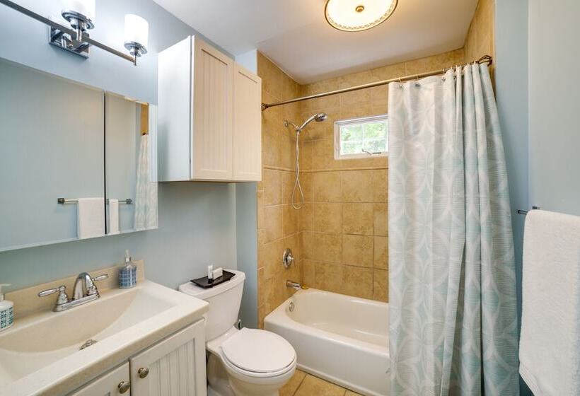 Steps To Lake Michigan Beach: Gary Vacation Rental