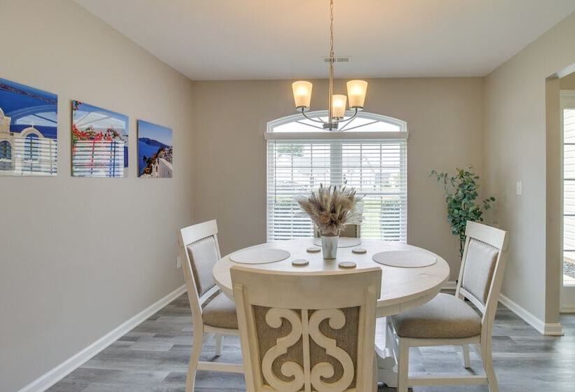 Cozy North Carolina Abode   Minutes From Downtown!