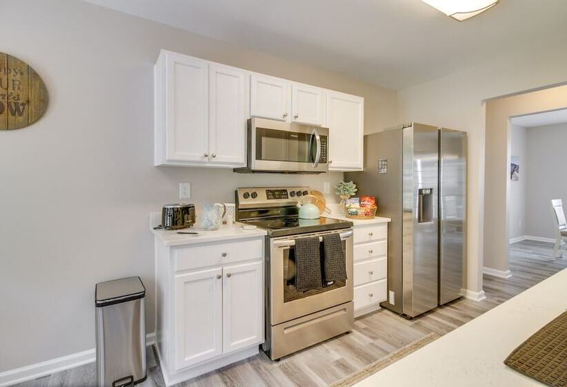 Cozy North Carolina Abode   Minutes From Downtown!