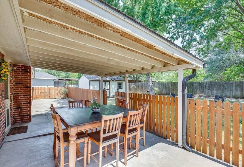 Darling Waxahachie Home W/ Yard & Fire Pit!