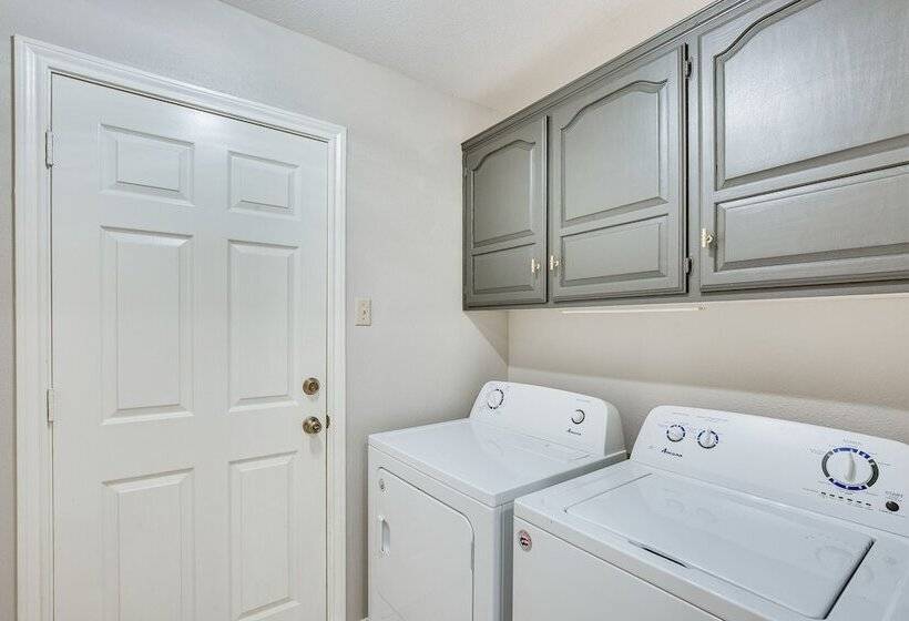 Darling Waxahachie Home W/ Yard & Fire Pit!