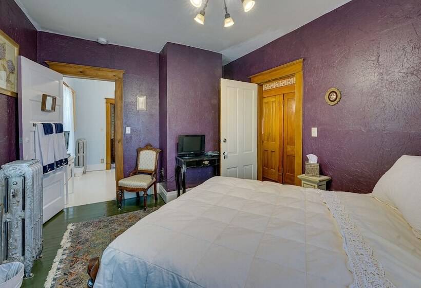 Dtwn Victorian Home   1 Mi To Lake Michigan Beach!
