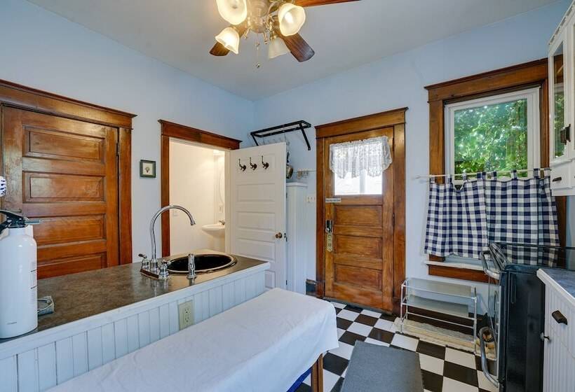 Dtwn Victorian Home   1 Mi To Lake Michigan Beach!