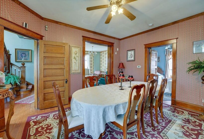 Dtwn Victorian Home   1 Mi To Lake Michigan Beach!