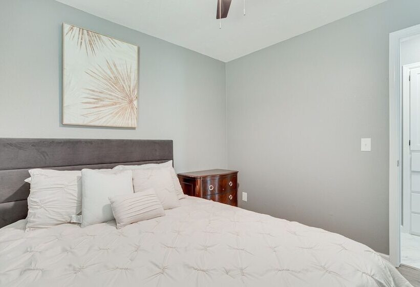 Edmond Home Near Colleges, Lakes, & Shopping!