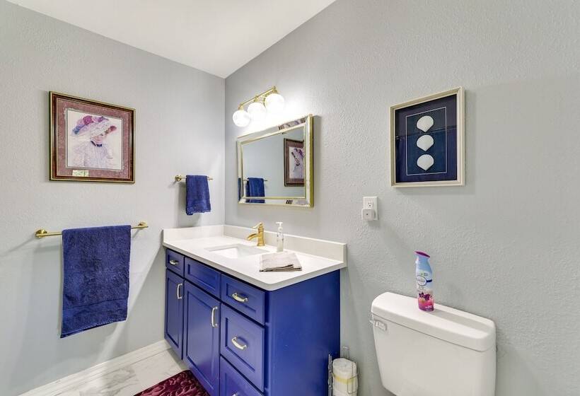 Expansive Fayetteville Retreat: 11 Mi To U Of A!