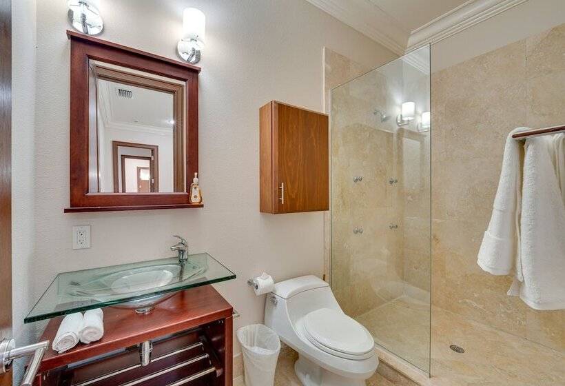 Groveland Home W/ Pool: Luxurious Lakefront Oasis!