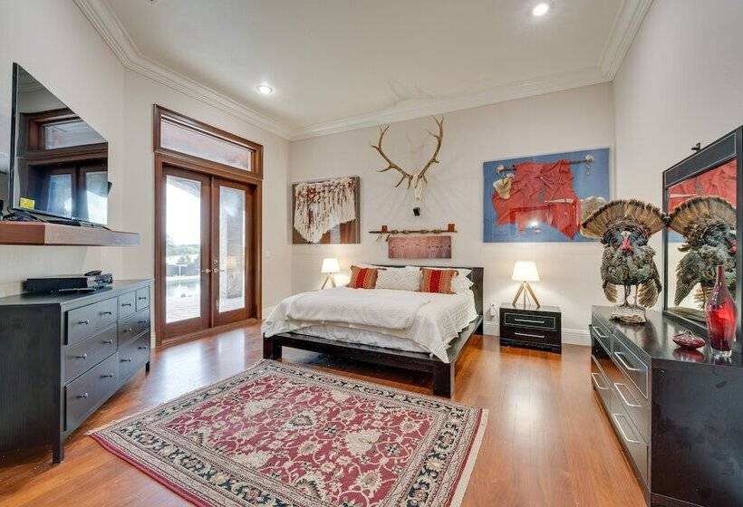 Groveland Home W/ Pool: Luxurious Lakefront Oasis!