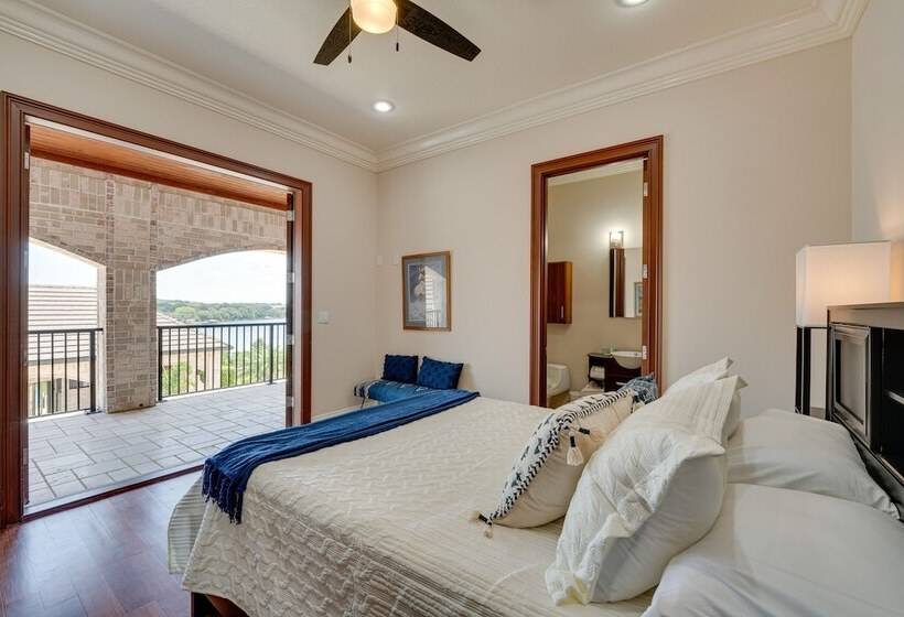 Groveland Home W/ Pool: Luxurious Lakefront Oasis!