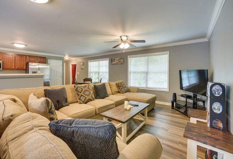 Guntersville Lake House: Dock & Boat Ramp Access!