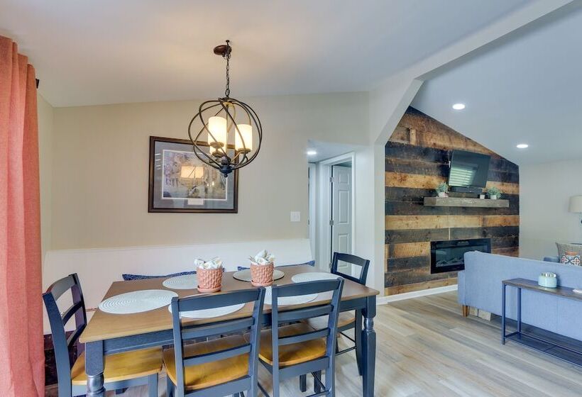 Harpers Ferry Home W/ Private Pool & Hot Tub!