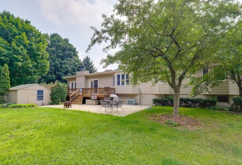 Hart Haven W/ Cozy Fireplace, Deck & Grill!