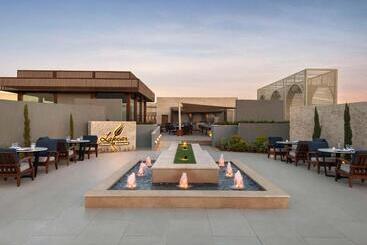 هتل PickalBatros Luxury Suites