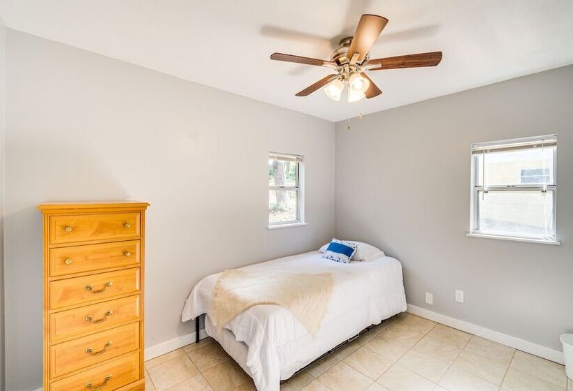 Keystone Heights Vacation Rental: On The Lake!