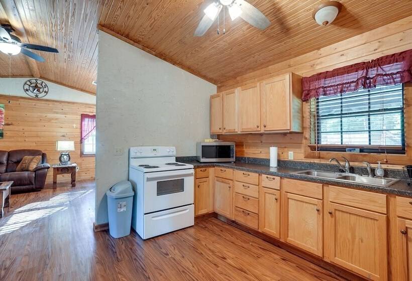 Kilgore Gem: Pet Friendly Cabin W/ Duck Pond!