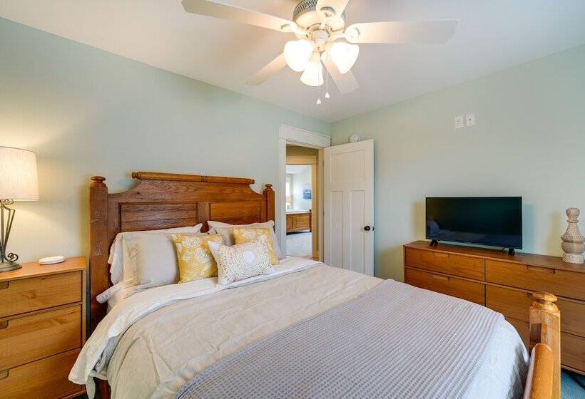 Kill Devil Hills Retreat W/ Gas Grill & Deck!