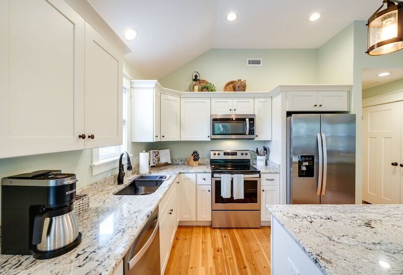 Kill Devil Hills Retreat W/ Gas Grill & Deck!