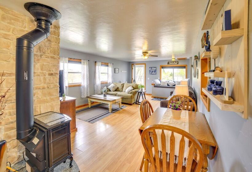 Lakefront Wisconsin Home W/ Boat Dock & Fire Pit!