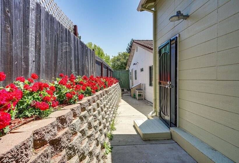 Lush Vallejo Cottage   20 Mi To Napa Wineries