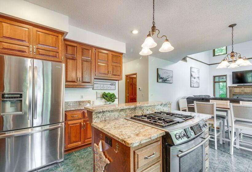 Grand Rapids Retreat W/ Private Boat Dock