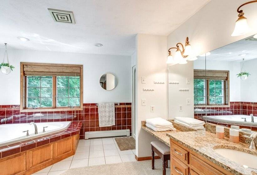 Grand Rapids Retreat W/ Private Boat Dock