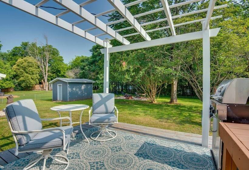 Modern Belmont Home ~ 2 Mi To Historic Downtown!