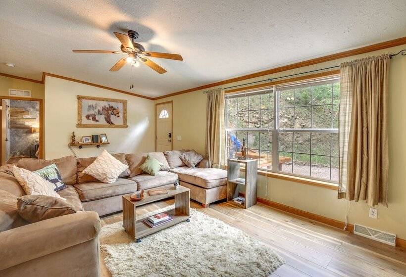 Modern Keystone Home: 4 Mi To Mount Rushmore!