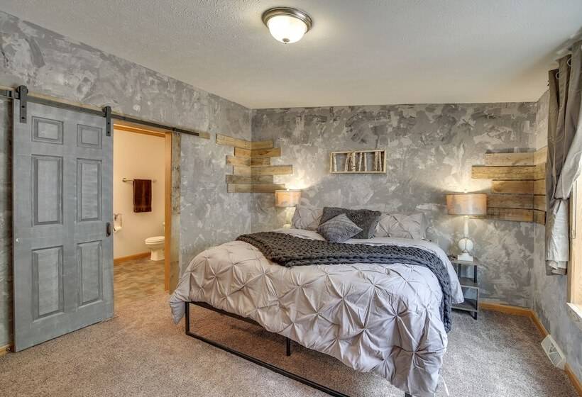 Modern Keystone Home: 4 Mi To Mount Rushmore!