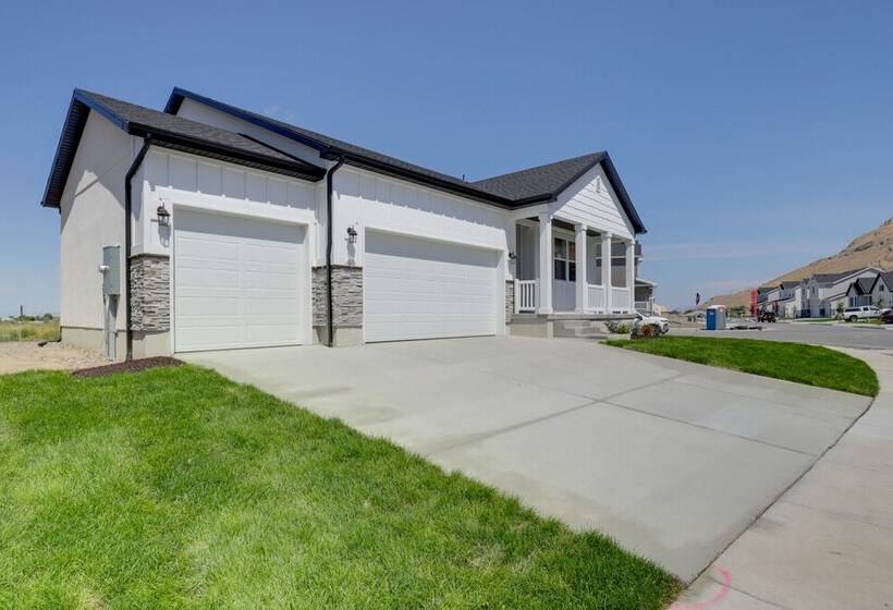 Modern Lake Point Home 1 Mi To Great Salt Lake!