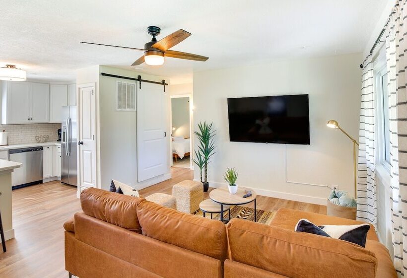 Modern Rapid City Home ~ 3 Mi To Dinosaur Park!