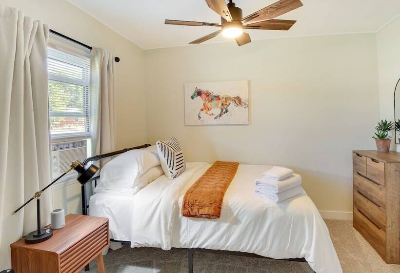 Modern Rapid City Home ~ 3 Mi To Dinosaur Park!