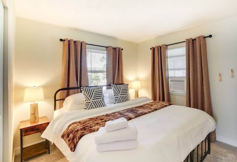 Modern Rapid City Home ~ 3 Mi To Dinosaur Park!