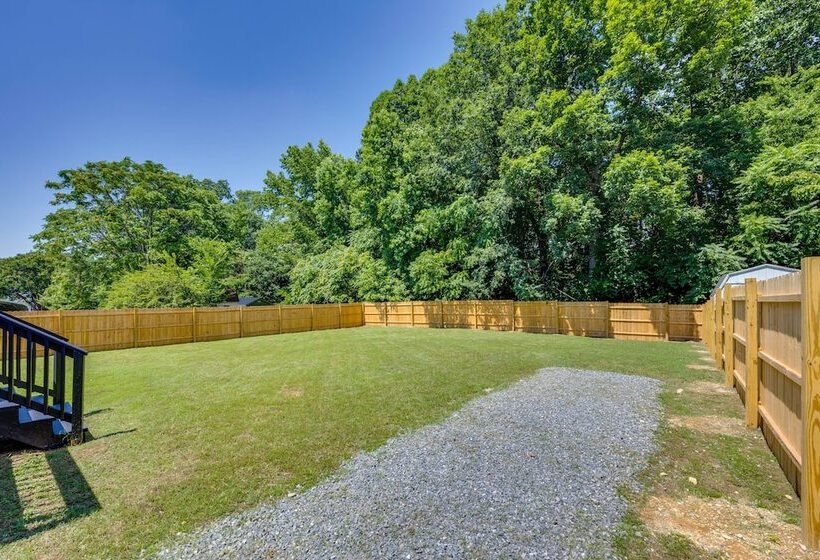 Modern Richmond Home W/ Deck, Close To Downtown!