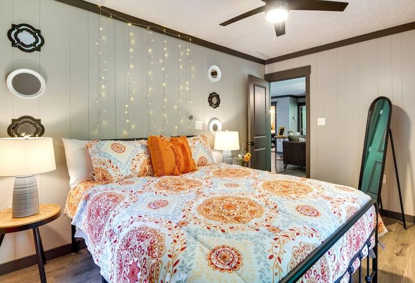 Secluded Mountain Retreat: 30 Mi To Asheville!