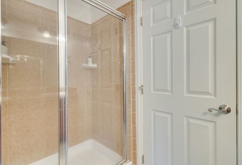 Hendersonville Retreat W/ Mtn Views & Deck!