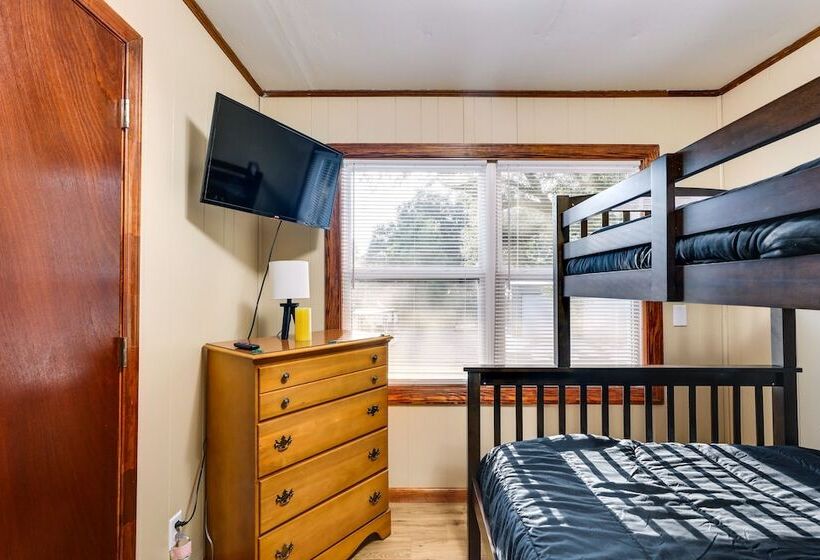 Multi Level Bonneau Cabin: Walk To Lake!