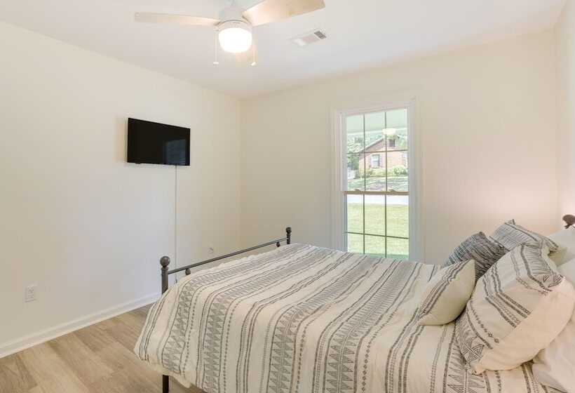 Northport Game Day Getaway: 5 Mi To University!