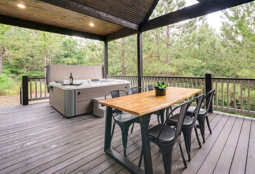 Painted Sky  Modern Broken Bow Cabin W/ Hot Tub!