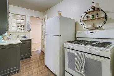 Springfield Home W/ Yard: 3 Mi To Downtown!