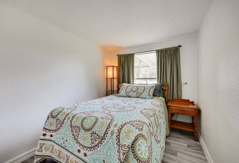 Quiet Crescent City Home W/ Fire Pit, Boat Parking