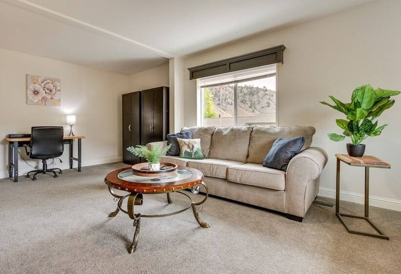 Riverfront Helena Retreat W/ Small Dock + Kayaks!