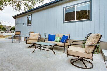 Riverfront Helena Retreat W/ Small Dock + Kayaks!
