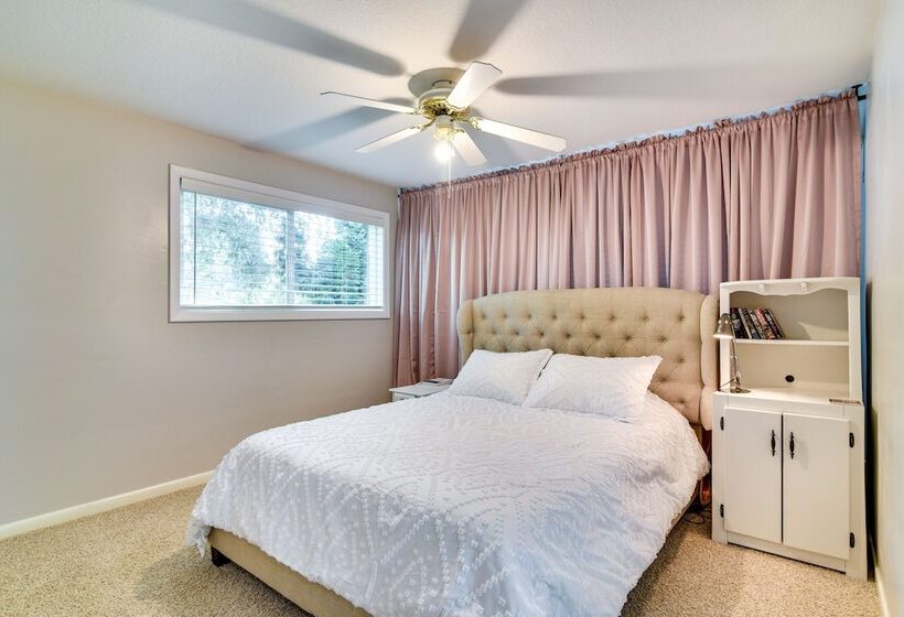 Serene Forest Grove Home W/ Deck & Stunning Views!