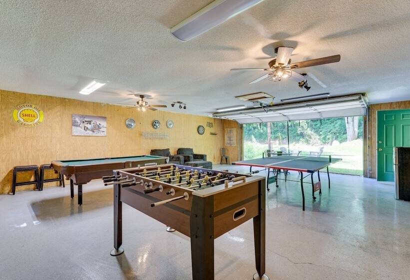 Skyview Retreat  Cabin W/ Mountain Views!