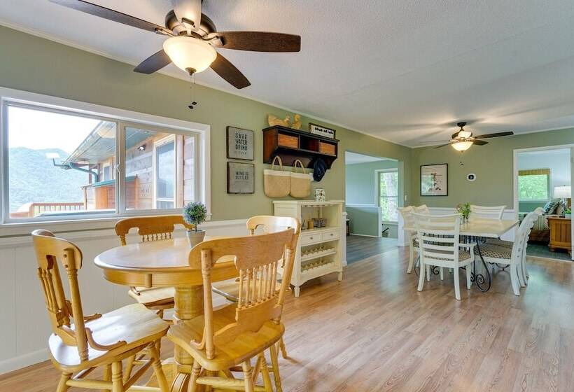 Skyview Retreat  Cabin W/ Mountain Views!