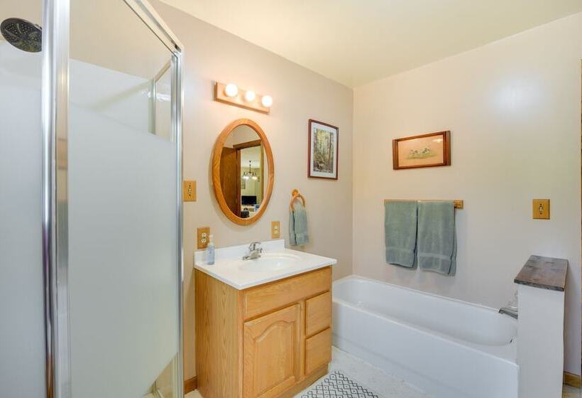 South Range Home   6 Mi To Lake Superior!