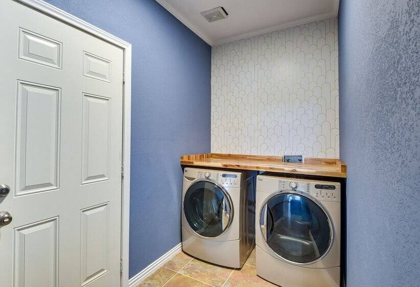 Spacious Flower Mound Home In Central Location!